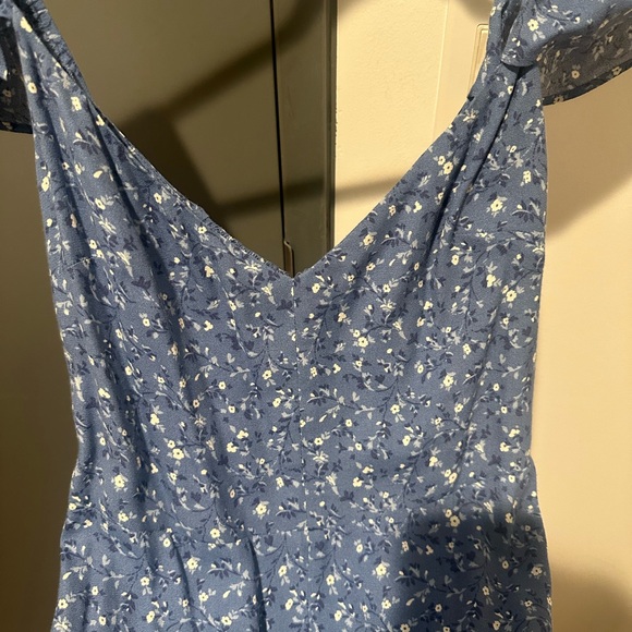 Reformation - Baxley Dress Blue Floral Dress with Puff Sleeves - Picture 5 of 6